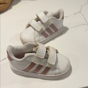 Adidas Kids Sneakers in White and Pink